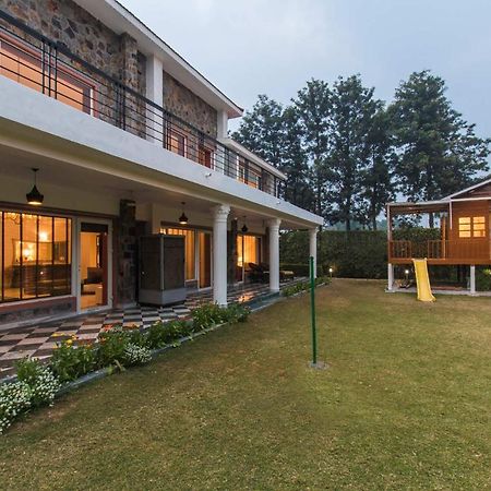 Stayvista At The Banyan Abode With Pool Table, Pet Friendly & Outdoor Pool Manesar Exterior photo