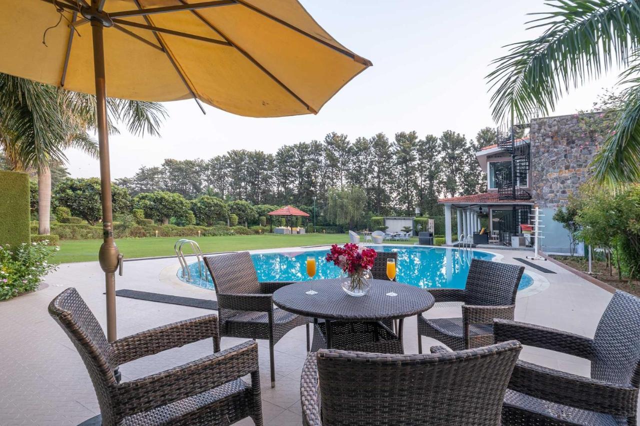 Stayvista At The Banyan Abode With Pool Table, Pet Friendly & Outdoor Pool Manesar Exterior photo