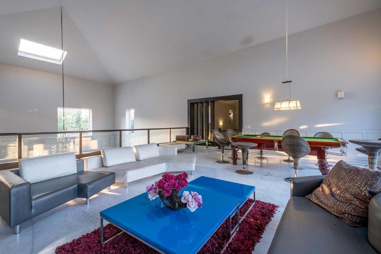 Stayvista At The Banyan Abode With Pool Table, Pet Friendly & Outdoor Pool Manesar Exterior photo