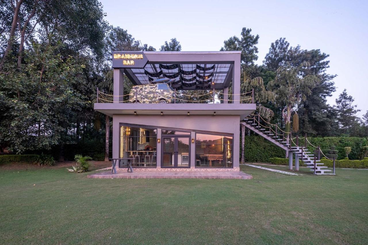 Stayvista At The Banyan Abode With Pool Table, Pet Friendly & Outdoor Pool Manesar Exterior photo
