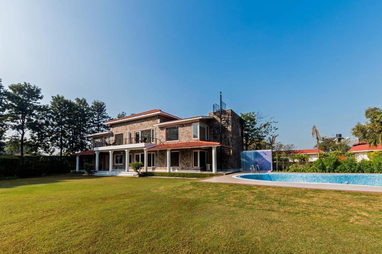 Stayvista At The Banyan Abode With Pool Table, Pet Friendly & Outdoor Pool Manesar Exterior photo